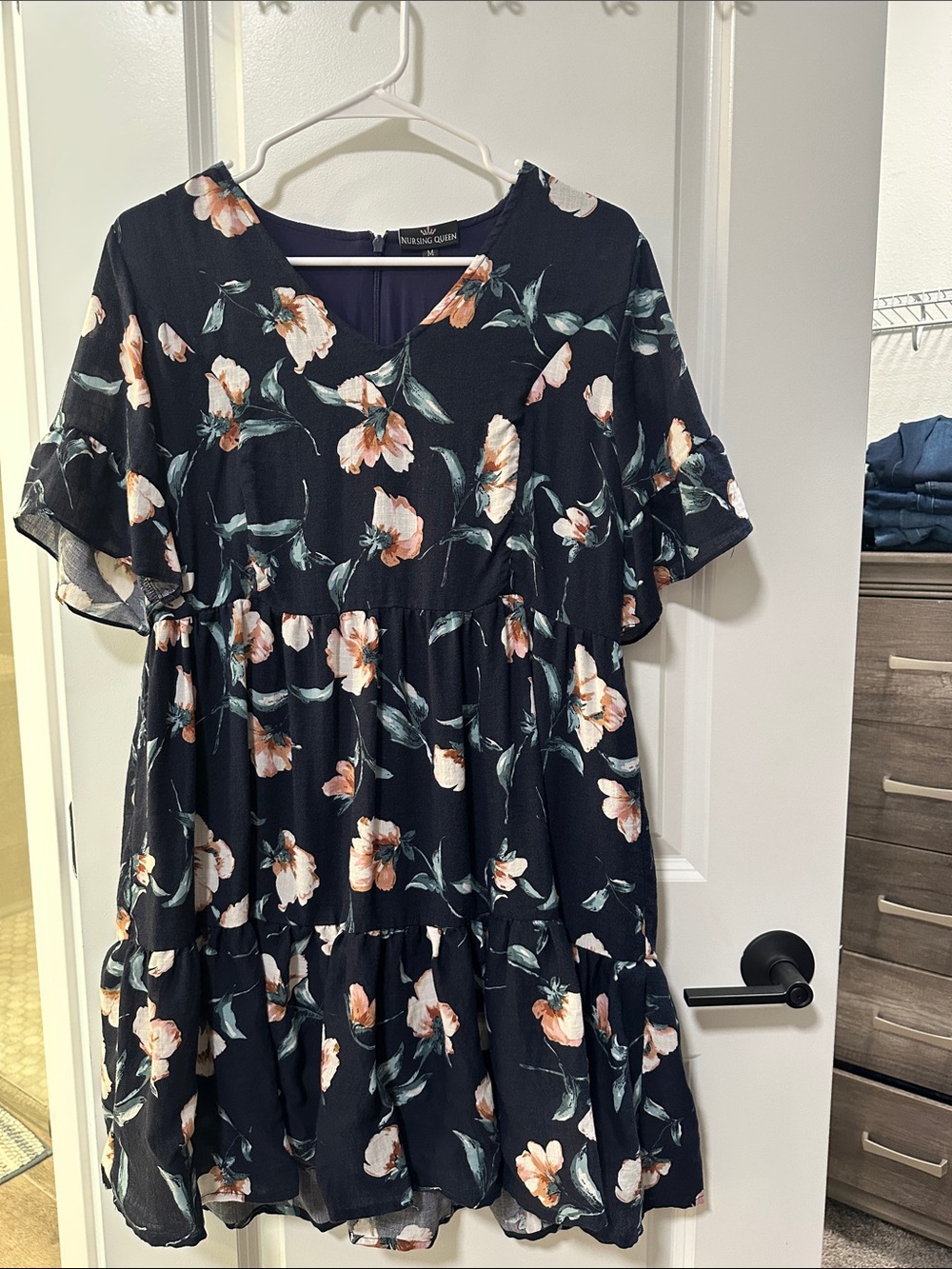 Nursing queen nursing dresses size medium - vertical zipper access